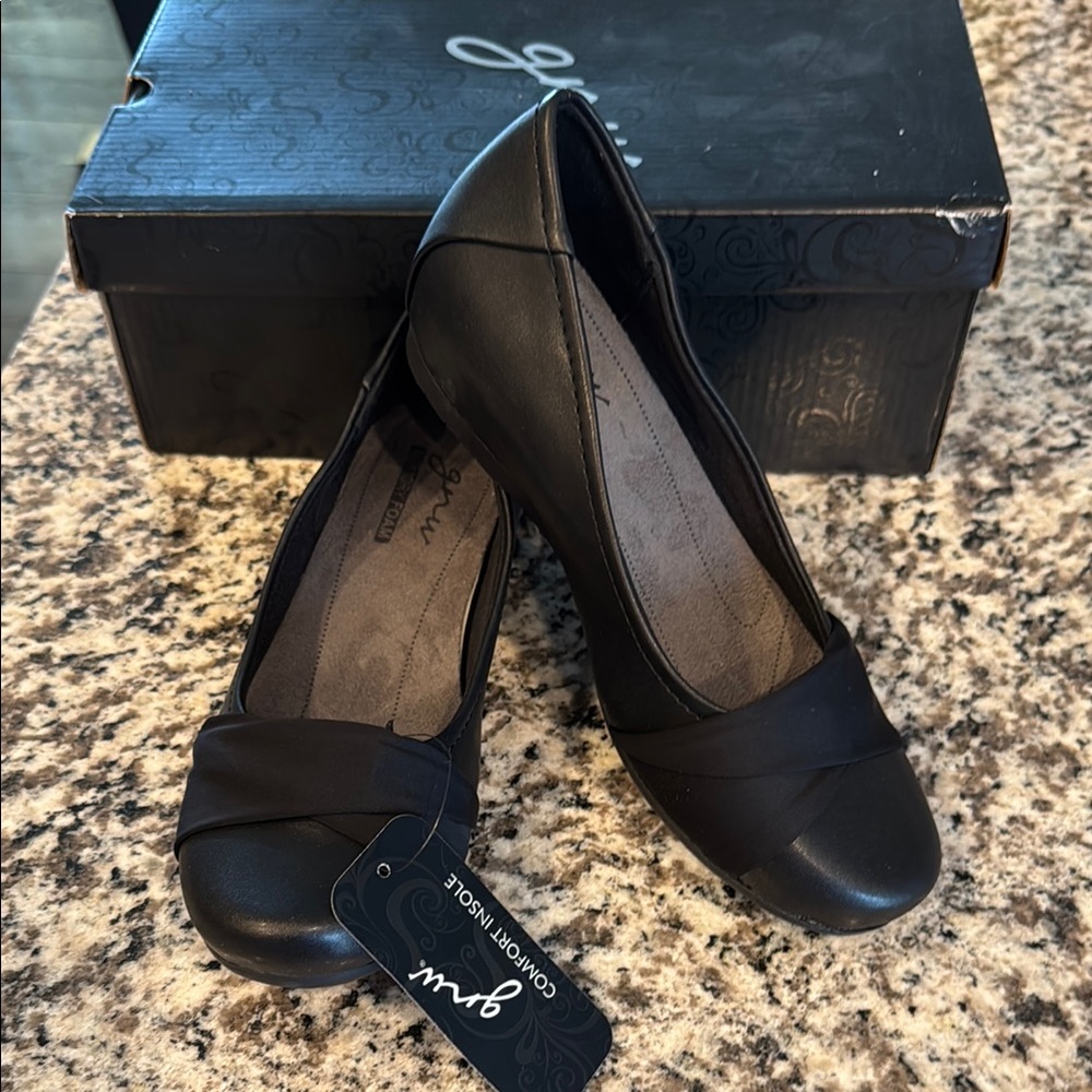 GNW Black Flats & Loafers